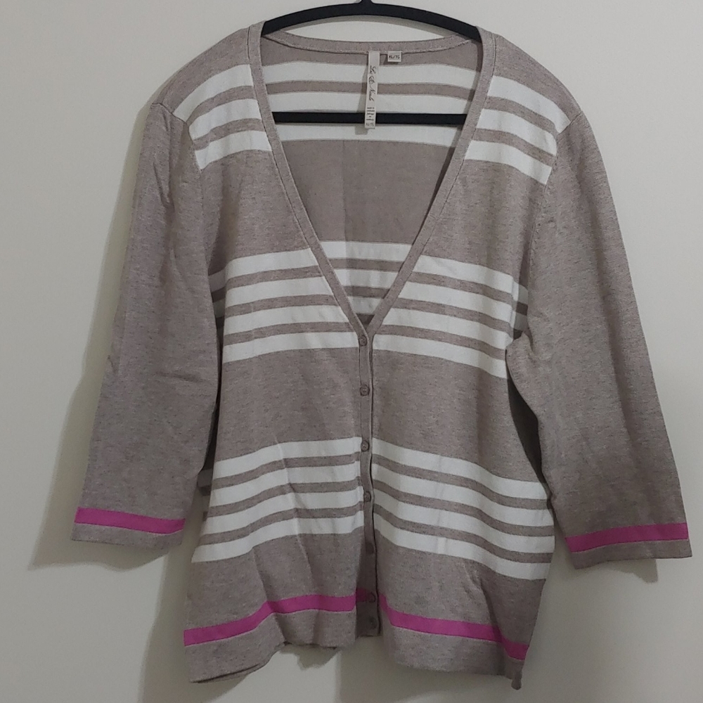 Leo & Nicole button cardigsn